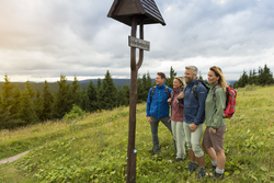 s1933_2413 Rennsteig Wanderer am GroÃen Beerbergblick 2  (c) TTG.jpg